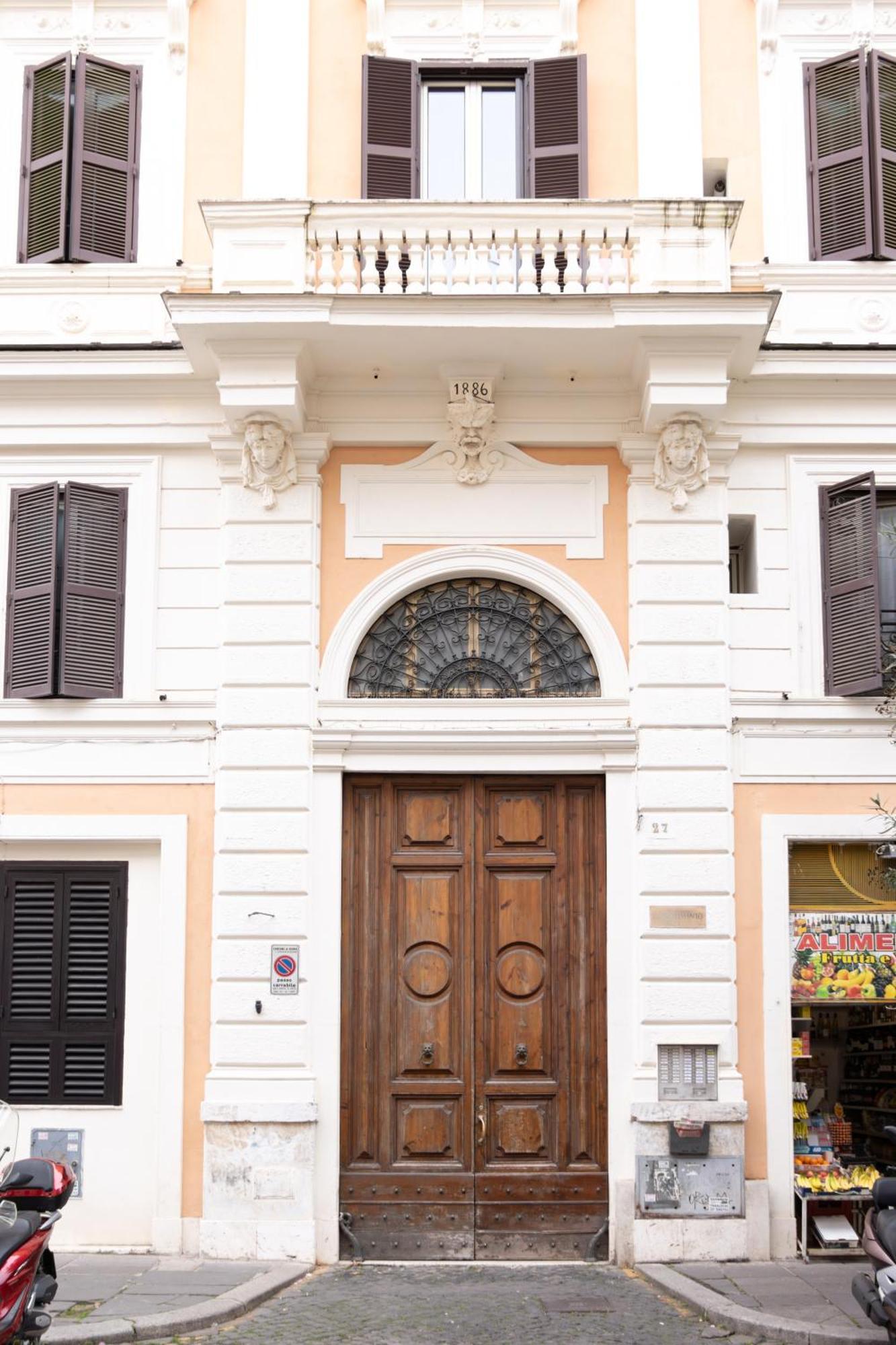 Domus Claudinae *